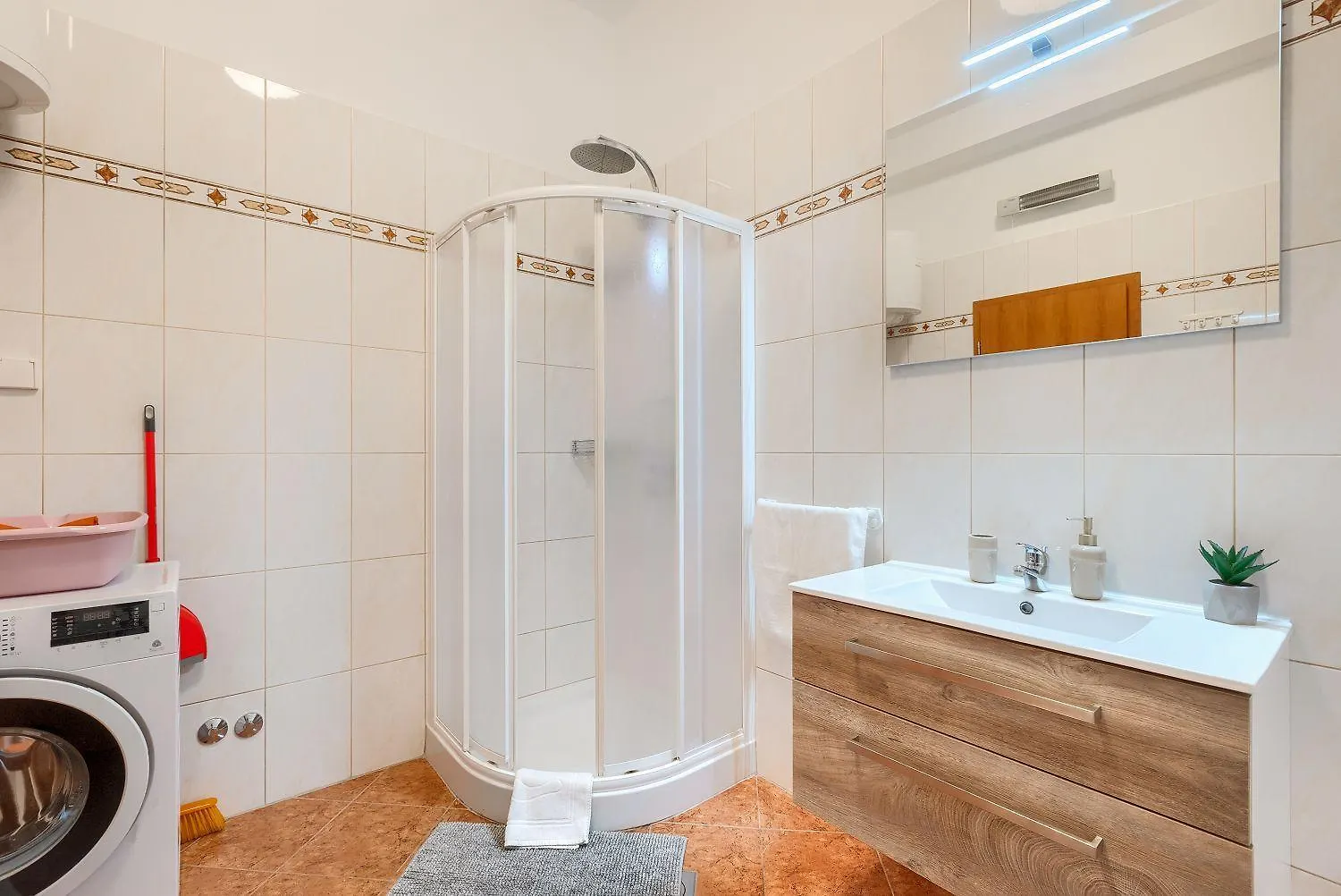 Charmantes Apartment Mit Babybett, Privatem Balkon, Grill, Wifi Vodnjan