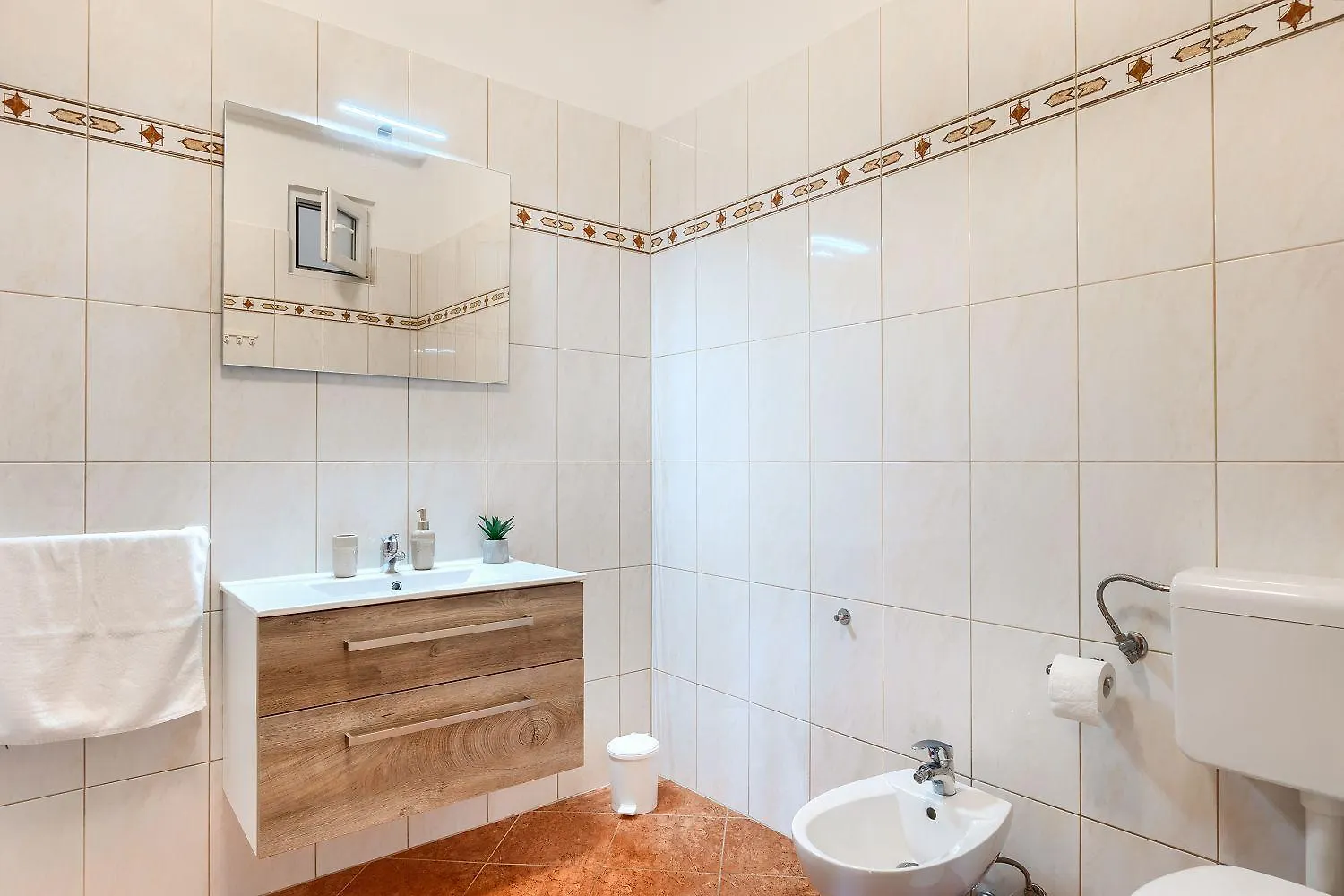 Charmantes Apartment Mit Babybett, Privatem Balkon, Grill, Wifi Vodnjan